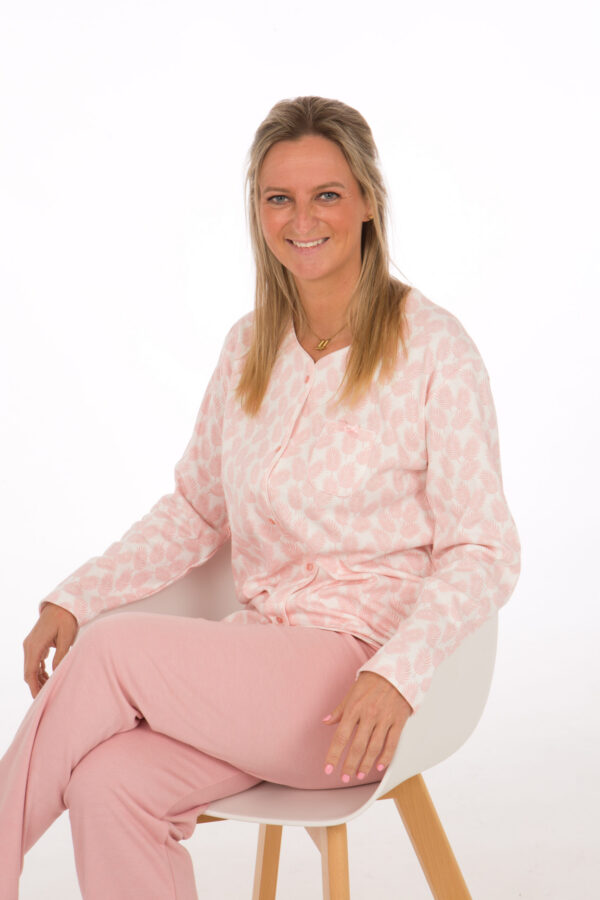 dames pyjama  Perlina  doorknoop (roos)